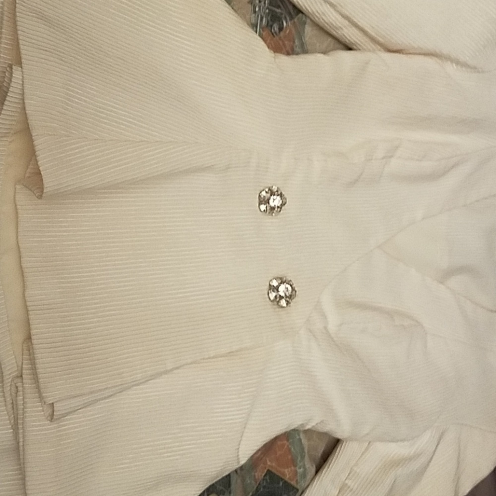 2 pics Suit in a silk phile..white..very Elegant..